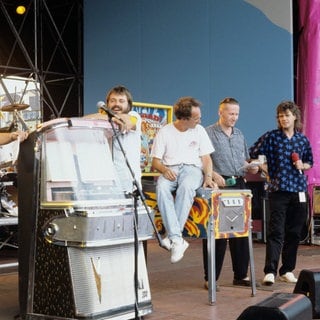 Günter Schneidewind, Matthias Holtmann, Stefan Siller, Thomas Schmidt und Uwe Wassermann bei der SDR3 Hitparade Top 2000 D auf dem Stuttgarter Wasen im Jahr 1990