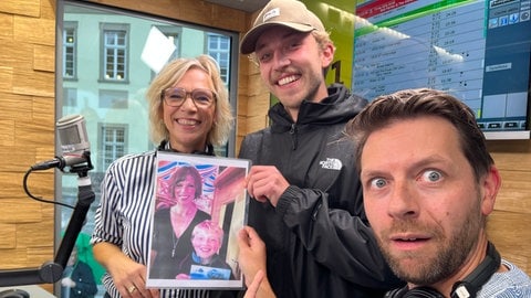 SWR1 Hörer Louis mit Stefanie Anhalt und Corvin Tondera-Klein im Hitparaden-Studio in Göppingen.
