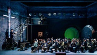 Szene aus "The Wreckers" Oper von Ethel Smyth. Bild: Liangliang Zhao, Brett Sprague, Badischer Staatsopernchor und Extrachor. Archivfoto.