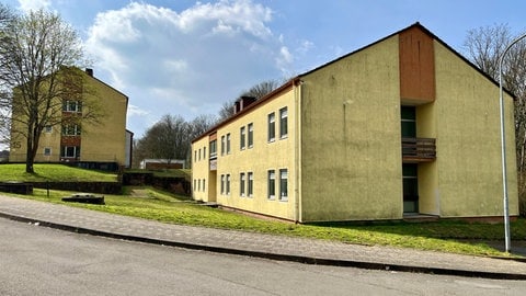 Eines der Häuser der AfA Kusel auf dem Windhof. In der Erstaufnahmeeinrichtung in Kusel leben derzeit rund 300 Menschen. 