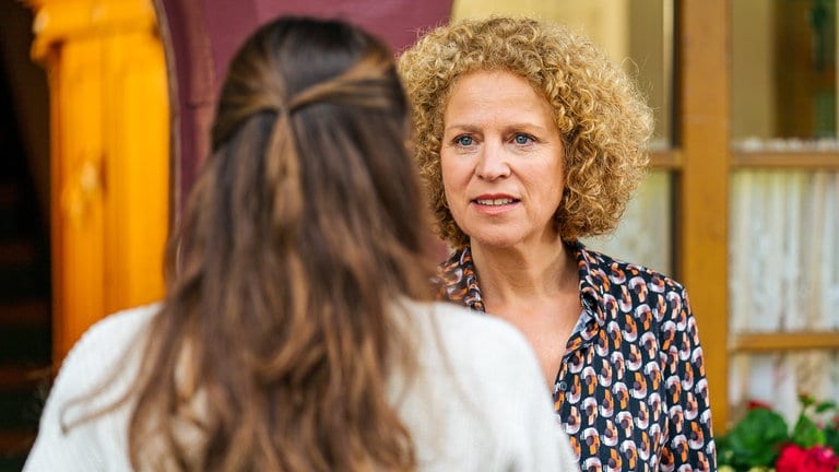 Bea (Christiane Brammer) und Jenny (Julia Obst)