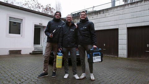 Drei Brüder aus Karlsruhe haben die Firma für Schädlingsbekämpfung ihres Opas übernommen.