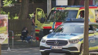 Einsatzfahrzeuge der Polizei und des Rettungsdienstes