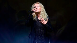 Schlagersängerin Nicole bei ihrer Jubiläums-Tournee 2026. | Das Musik-Update am Dienstag: Nicole im Talk und Madonna in der Playlist