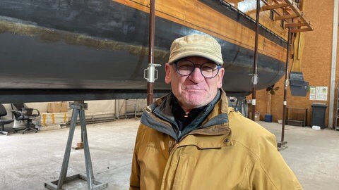 Jürgen Nilles sorgt mit seinen Kollegen vom Förderverein dafür, dass das Neumagener Weinschiff erhalten bleibt. 