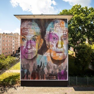 Mural „Gegen das Vergessen (Lest we forget)“, 2020 von AKUT   Stadt.Wand.Kunst