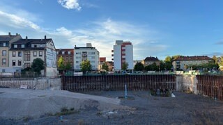 Baugrube in Landau vor dem Hauptbahnhof