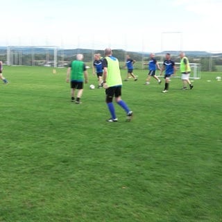 Walking Football gilt als sanfte Art des Fussballs.