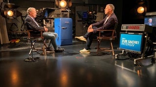 Der Unfallforscher Siegfried Brockmann (l) im Gespräch mit "Zur Sache! Intensiv"-Moderator Henning Otte