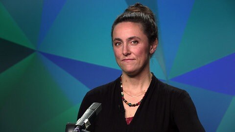 Helena Barop beschäftigt sich mit der Frage, warum manche Drogen verboten sind und andere nicht.