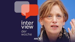 Karin Prien (CDU), Bundesministerin für Familie, Senioren, Frauen und Jugend, spricht auf einer Pressekonferenz.