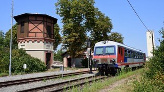 In Tattendorf sind sogar noch der Wasserturm und der Wasserkran vorhanden.