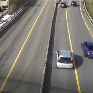 A8: Ölspur Autobahn gesperrt, langer Stau