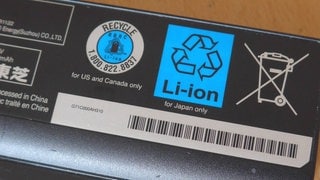Lithium-Ionen-Akku: Die hohe Energiedichte von Lithium-Ionen-Akkus bringen die Leistung, die E-Bikes oder Notebooks brauchen. Aber die Brandgefahr ist ein Problem.