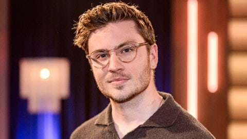 Jannik Schümann bei der Aufzeichnung der WDR-Talkshow 'Kölner Treff' im WDR Studio BS 3. Köln, 04.04.2025