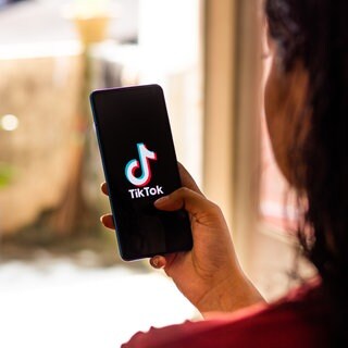 TikTok auf einem Handy