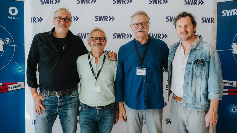 Glückliche Gewinner des Meet & Greet mit den Tatortstars Felix Klare und Jürgen Hartmann