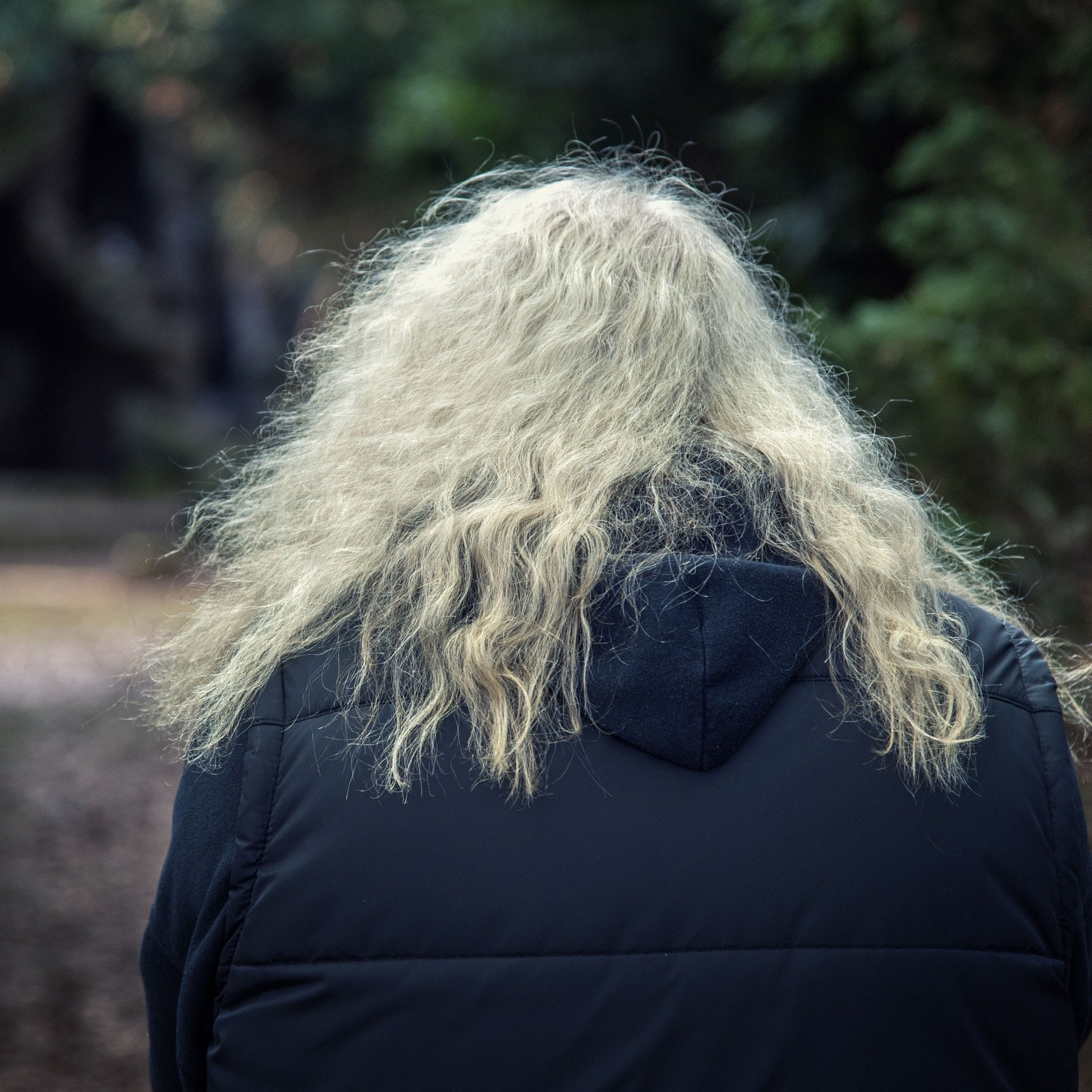 Warum bekommt man im Alter noch Locken oder Wellen? episode artwork