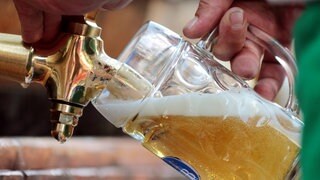 Erfrischend: frisch gezapftes Bier