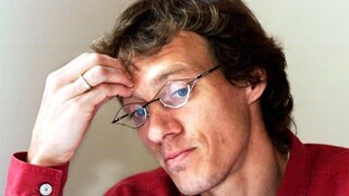 Langstreckenläufer Dieter Baumann (Deutschland) nachdenklich beim Interview zu seinem "Nandrolon-Fall"