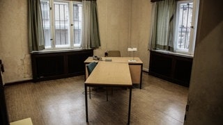 Verhörraum im Stasi-Gefängnis Hohenschönhausen