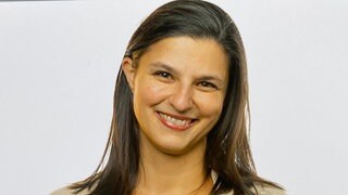 Dr. Karin Amrein, Endokrinologin, lacht in die Kamera.