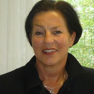 Privatdozentin Dr. med. Ulrike Korsten-Reck ist eine renommierte deutsche Sportmedizinerin und Adipositas-Spezialistin aus Freiburg im Breisgau. Sie gilt bundesweit als führende Expertin für die Prävention und Behandlung von Übergewicht im Kindes- und Jugendalter.