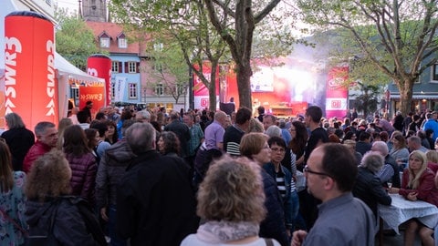 Festivalbesucher auf dem Schlossplatz. © SWRBjörn Pados