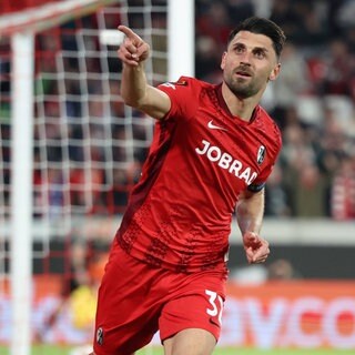 Vincenzo Grifo hat den SC Freiburg gegen den KRC Genk ins Viertelfinale der Europa League und sich selbst zum erfolgreichsten Sport-Club-Torjäger der Vereinsgeschichte geschossen.
