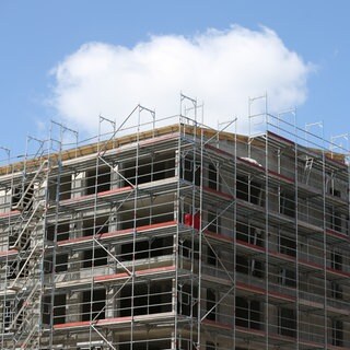 Sozialwohnungsbaustelle in Frankenthal. Die Anzahl der Sozialwohnungen in Rheinland-Pfalz ist im Jahr 2024 um drei Prozent gesunken.