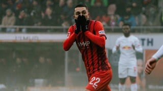 Ibrahimovic vom 1. FC Heidenheim vergibt die größte Heidenheimer Chance. 