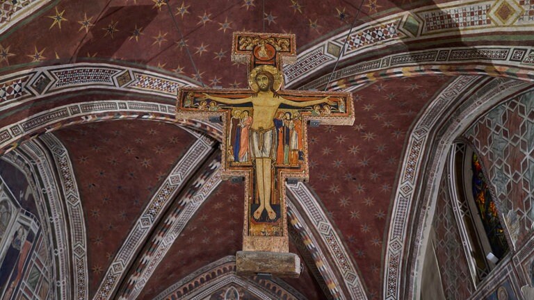 Das San-Damiano-Kreuz, das in der Basilika Santa Chiara in Assisi (Italien) aufbewahrt wird.