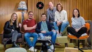 Diese sechs Moderator:innen sind im Team der Morgensendung bei SWR1 "Guten Morgen Baden-Württemberg": Doro Büttner, Ingo Lege, Stefan Orner, Patrick Neelmeier, Cora Klausnitzer und Lena Sterr (von links nach rechts).