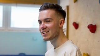 Timo aus Ostfildern hat das Von-Hippel-Lindau-Syndrom und schaffte es nach langer Rehabilitation wieder Laufen zu lernen.