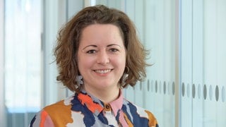 Magdalena Knöller ist Reporterin für Hörfunk, Online und Fernsehen beim SWR im Studio Tübingen.
