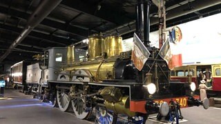 Diese Lokomotive hier wurde 1882 von Forquenot gebaut und war zwischen Paris und Orléans unterwegs.