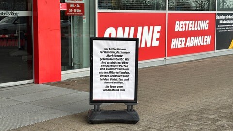 Nach der Tat im Januar blieb der Ulmer Media Markt einen Tag lang geschlossen. Eine Hinweistafel vor dem Eingang wies darauf hin