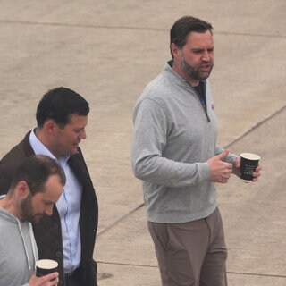 US-Vizepräsident JD Vance ist nach den Friedensverhandlungen mit dem Iran am Sonntag auf der Air Base in Ramstein zwischengelandet.