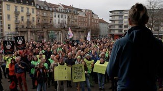 Die Stadt Karlsruhe will vor allem bei Familien und Kultur sparen.