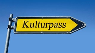 Ein Schild auf dem "Kulturpass" steht