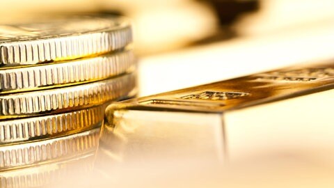 1971 hat US-Präsident Richard Nixon das Bretton-Woods-System in der alten Form aufgegeben, wonach alle Währungen der Welt indirekt über den Dollar durch Gold gedeckt waren. 