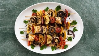 Grillspieße mit Tofu, Paprika und Champignons