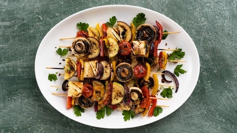 Grillspieße mit Tofu, Paprika und Champignons