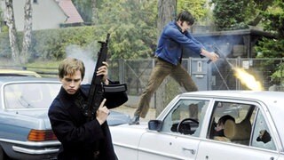 Szene aus dem Kinofilm "Der Baader-Meinhof-Komplex“ von 2008 mit Vinzenz Kiefer und Hannes Wegener als RAF-Terroristen Peter-Juergen Book und Willy Peter Stoll