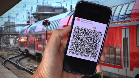 Das Deutschlandticket zu Nutzung des ÖPNV wird künftig 63 Euro pro Monat kosten. Das haben die Verkehrsminister der Länder am 18. September 2025 auf einer Konferenz beschlossen.