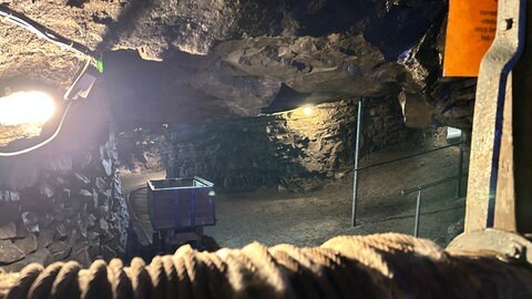 Im Besucherbergwerk in Wolfstein gibt es eine Zeitreise in die Welt unter Tage. 