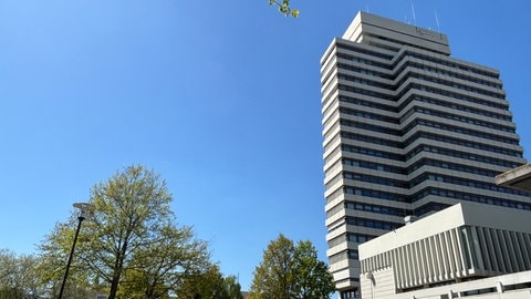 Die Stadt Kaiserslautern will KI-Videoüberwachung testen. Die Technik soll am Rathaus zum Einsatz kommen. 