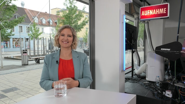 Die Fraktionsvorsitzende der Grünen im Landtag Rheinland-Pfalz, Katrin Eder, beim Sommerinterview des SWR im Pop-up-Studio Kaiserslautern