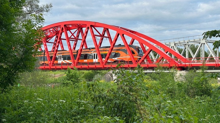 Brücke über den Emajögi, zu Deutsch etwa „Mutterfluss“, er ist der längste Fluss Estlands.