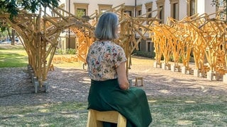 "Neuanfang! Wenn es anders kommt im Leben" Christine: weiterleben und kämpfen nach der Vergewaltigung. "Nicht länger schweigen": Christine wurde vergewaltigt. Sie hatte den Mut, den Täter anzuzeigen und zwei Prozesse durchzustehen. Im Podcast "Neuanfang" von SWR1 Baden-Württemberg erzählt sie, wie sie mit ihrem Kampf Mut machen will, sich nicht in eine Opferrolle zu begeben, sondern den Mut zu haben, nicht aus Scham zu schweigen.